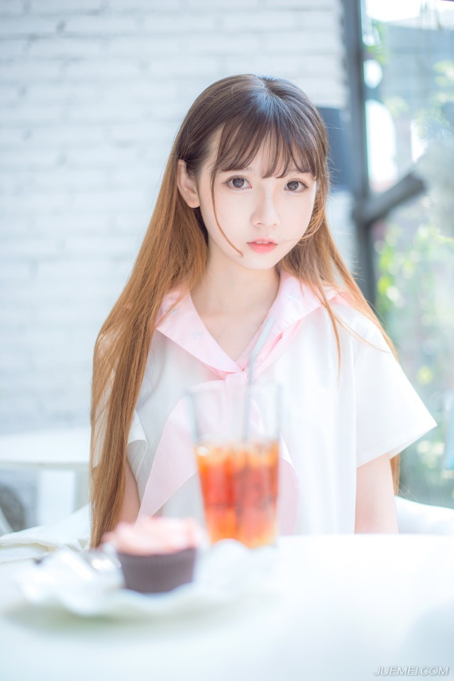 “不会。”小乔摇了摇头，眼中的茫然之色更浓：“妾身也不知道。”