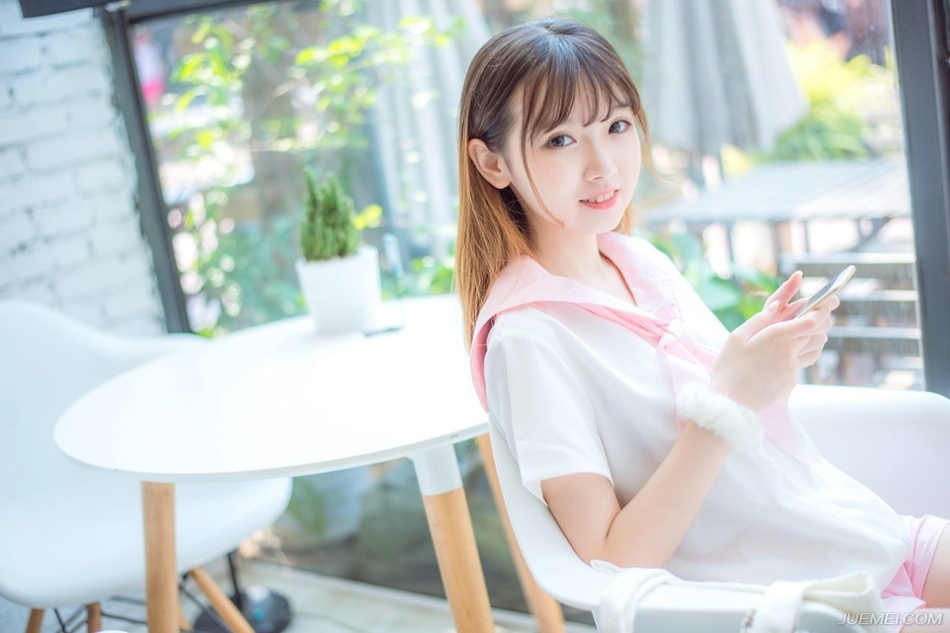 “下去吧。”吕布挥了挥手。